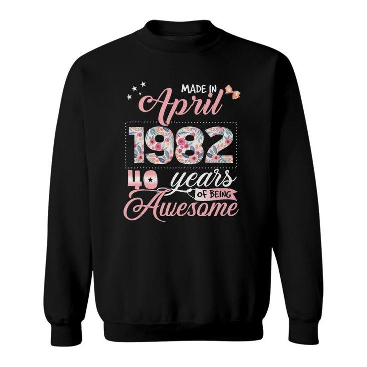 40Th Birthday Floral Gift For Womens Born In April 1982 Sweatshirt