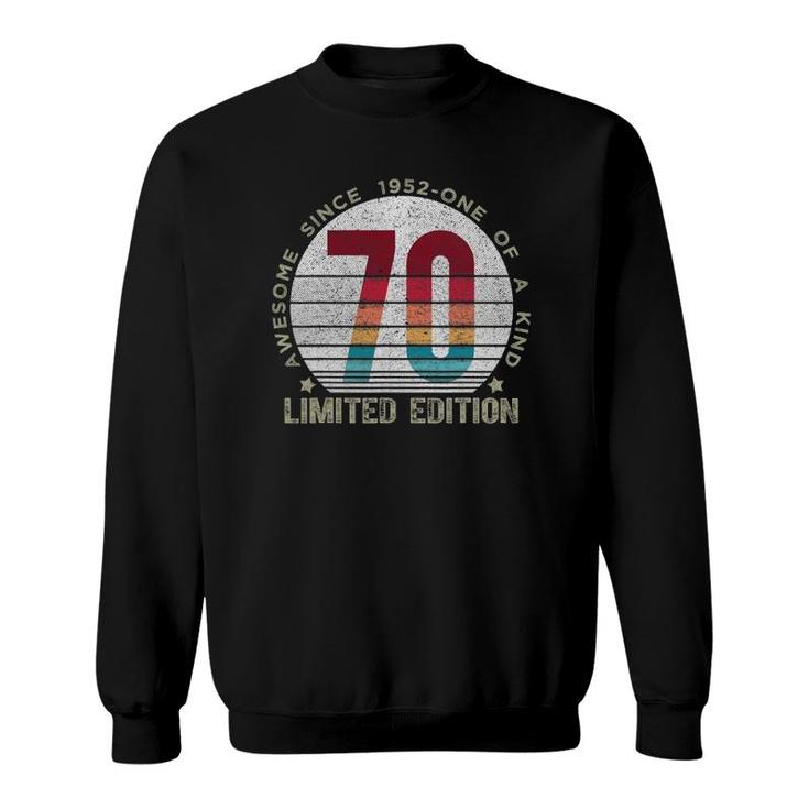 70 Years Old Vintage 1952 Retro Limited Edition 70Th Birthday Sweatshirt
