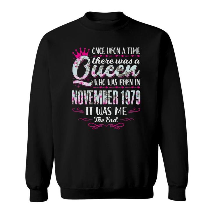 Womens Queen Born In November 1979 - Cute Women 43Rd Birthday Sweatshirt