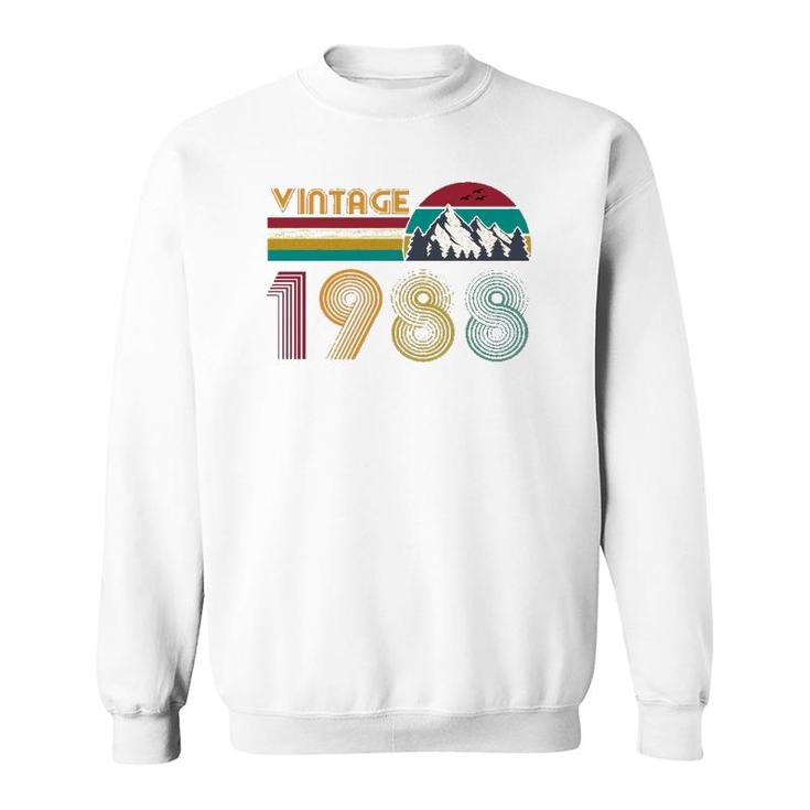33Th Birthday Gift 33 Years Old Men Women Retro Vintage 1988  Sweatshirt