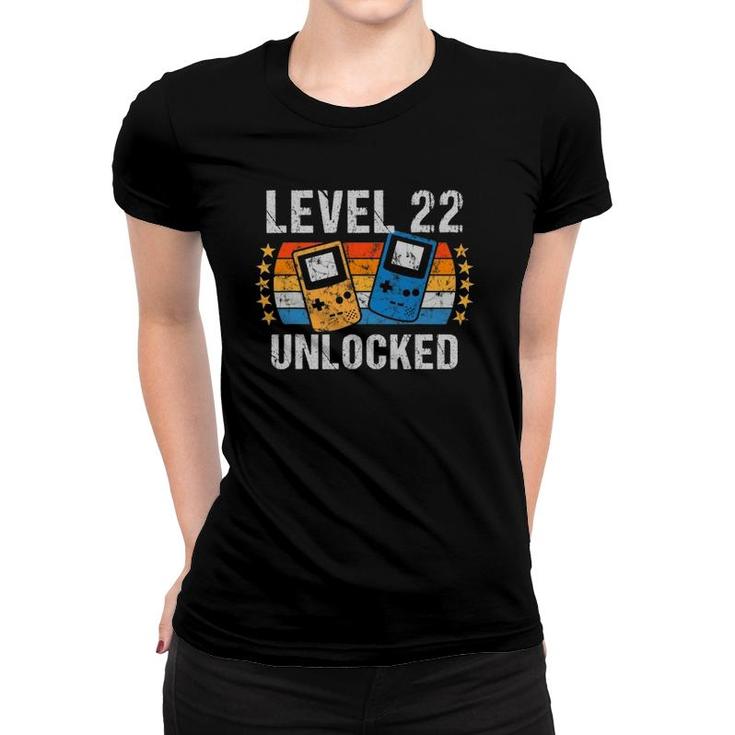 Gaming Vintage 22Nd Birthday Gift 22 Years Old Boy Girl Gamer Women T-shirt