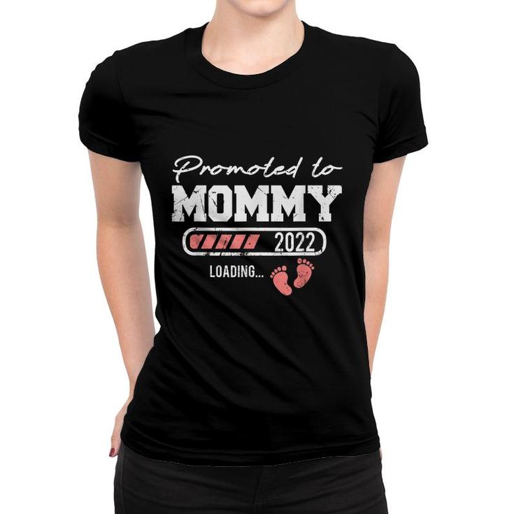 Promoted To Mommy 2022 Loading Soon To Be Mom  Women T-shirt
