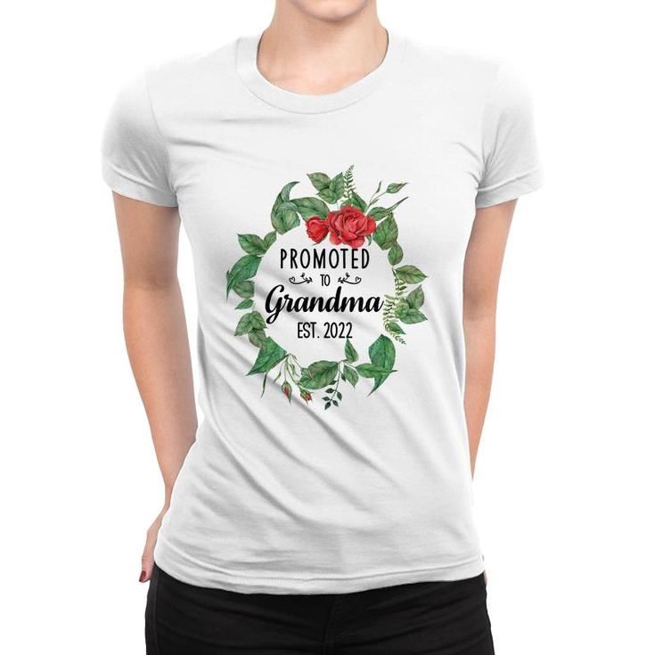Promoted To Grandma Est 2022 Women Flower First Time Grandma  Women T-shirt