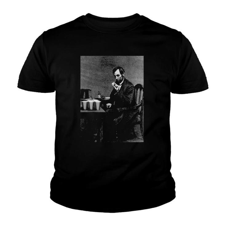 Abe Lincoln Invents Beer Pong Old Vintage Photograph Youth T-shirt