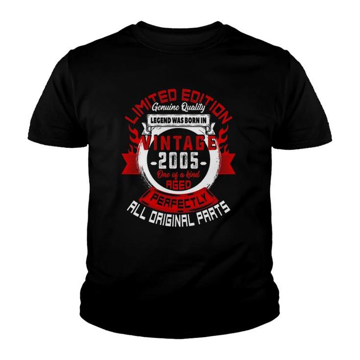 Legend Born In 2005 17Th Birthday Tee For 17 Years Old Youth T-shirt