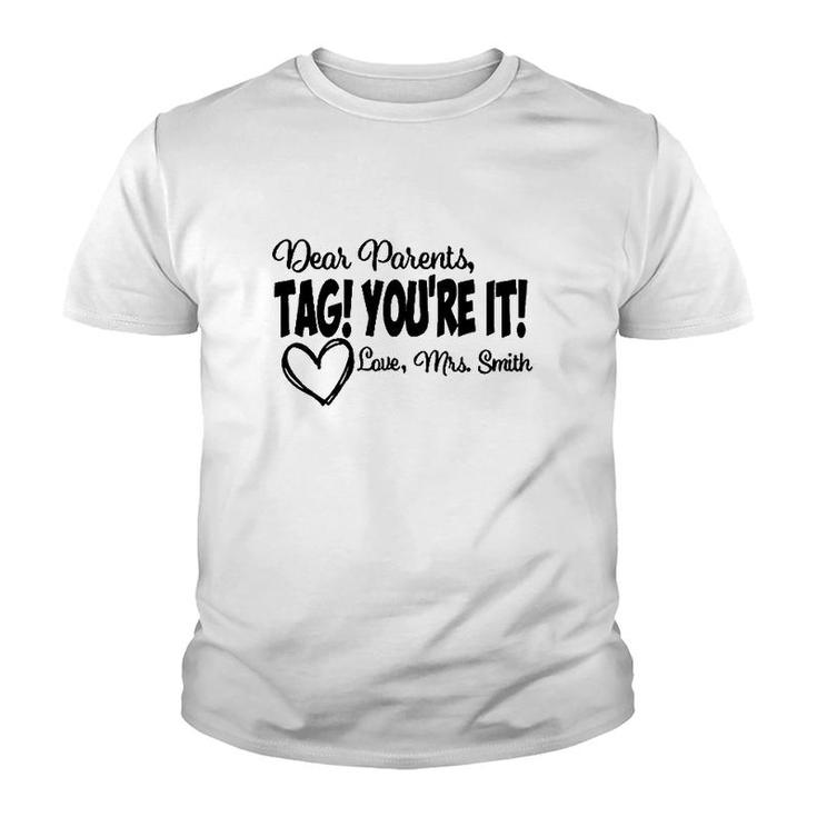 Teacher  Dear Parents Tag Youre It Love Mrs Smith Heart Gift Last Day Of School Youth T-shirt