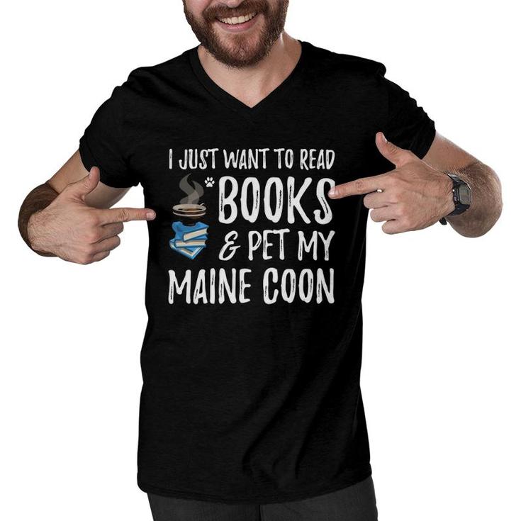 Books And Maine Coon  Funny Cat Mom Or Cat Dad Gift Men V-Neck Tshirt