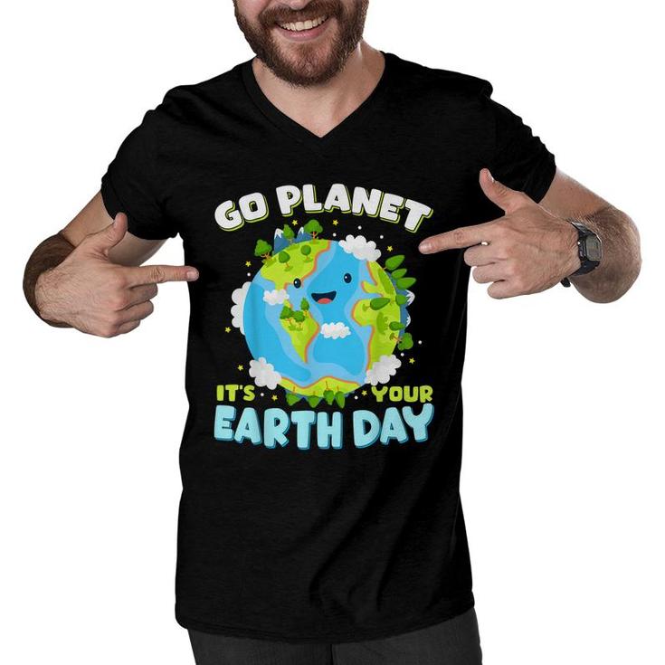 Cute Earth Day 2022 Go Planet Earth Day Everyday  Men V-Neck Tshirt