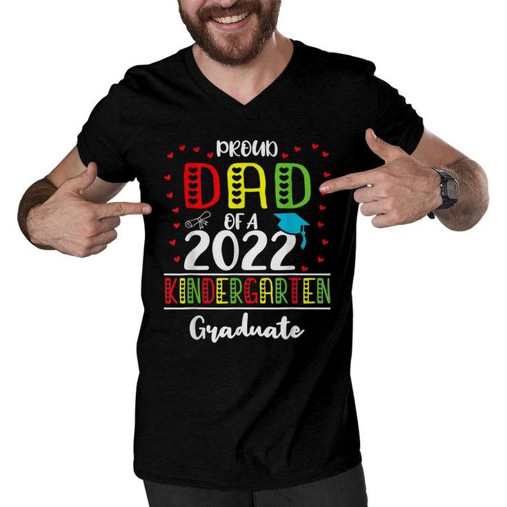 Funny Proud Dad Of A Class Of 2022 Kindergarten Graduate  Men V-Neck Tshirt
