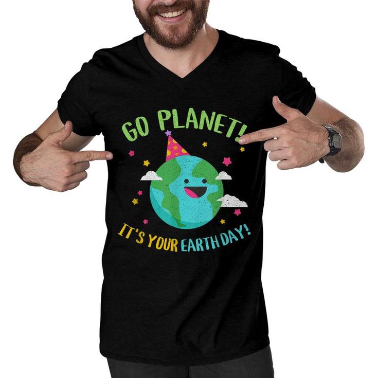 Happy Earth Day Go Planet Funny Science Teacher Recycle  Men V-Neck Tshirt