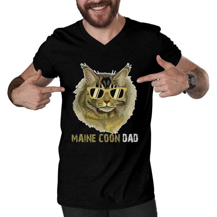 Maine Coon Dad  For Cat Lovers Fathers Day Men V-Neck Tshirt