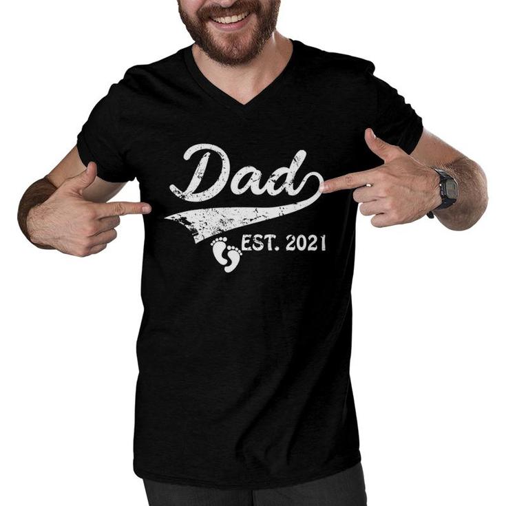 Mens Dad Est 2021 Gifts Vintage New Dad Present Cute Fathers Day Men V-Neck Tshirt