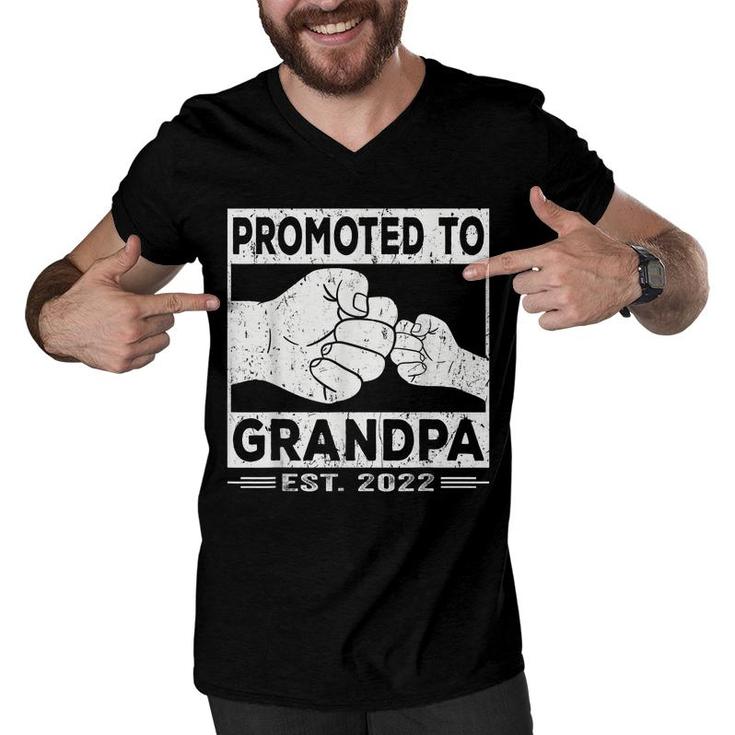 Mens Promoted To Grandpa Est 2022 Funny New First Grandfather  Men V-Neck Tshirt