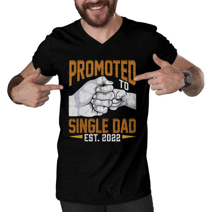 Mens Promoted To Single Dad Est 2022 Fathers Day New Single Dad  Men V-Neck Tshirt