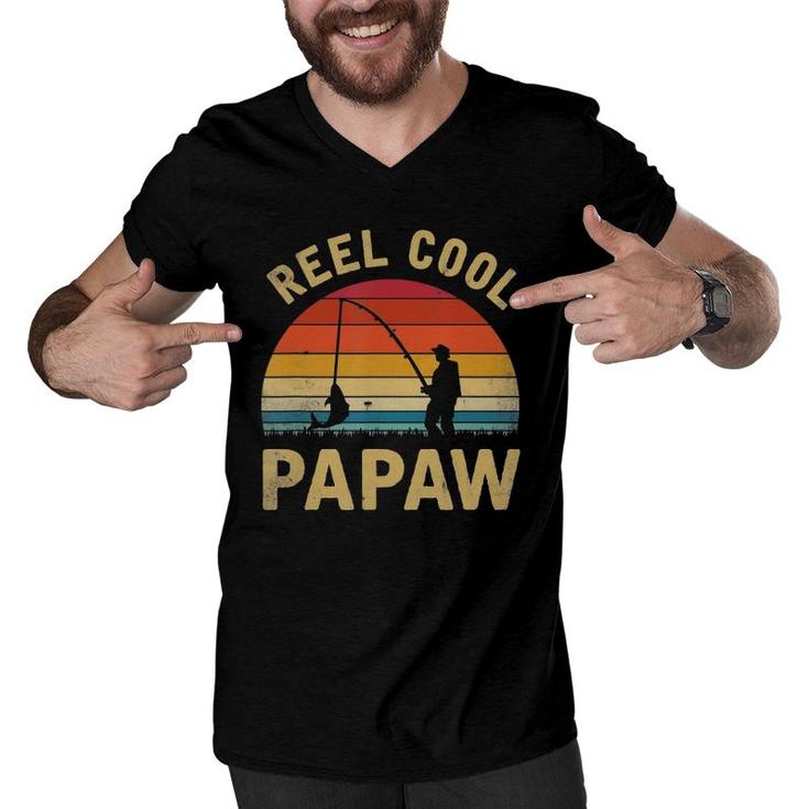 Mens Vintage Reel Cool Papaw Fish Fishing  Fathers Day Gift Men V-Neck Tshirt