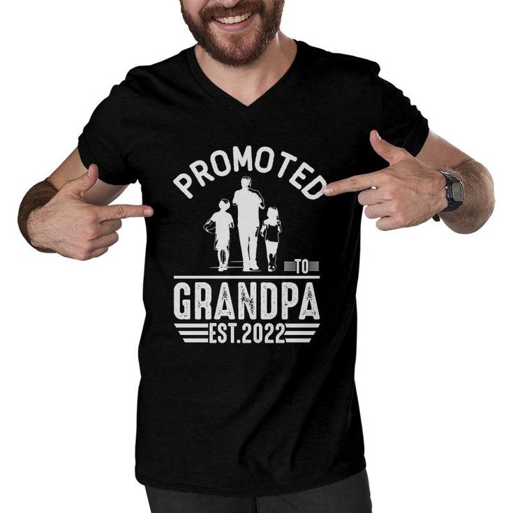 Promoted To Grandpa Est 2022 First Time New Father Day Fathers Day Men V-Neck Tshirt