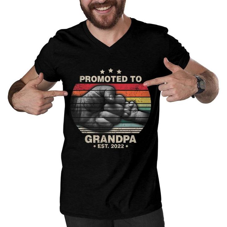 Promoted To Grandpa Est 2022 Men Vintage First Time Grandpa  Men V-Neck Tshirt