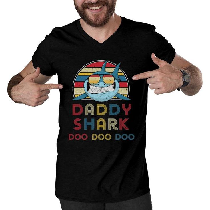 Retro Vintage Daddy Sharks Gift For Father Mens Men V-Neck Tshirt
