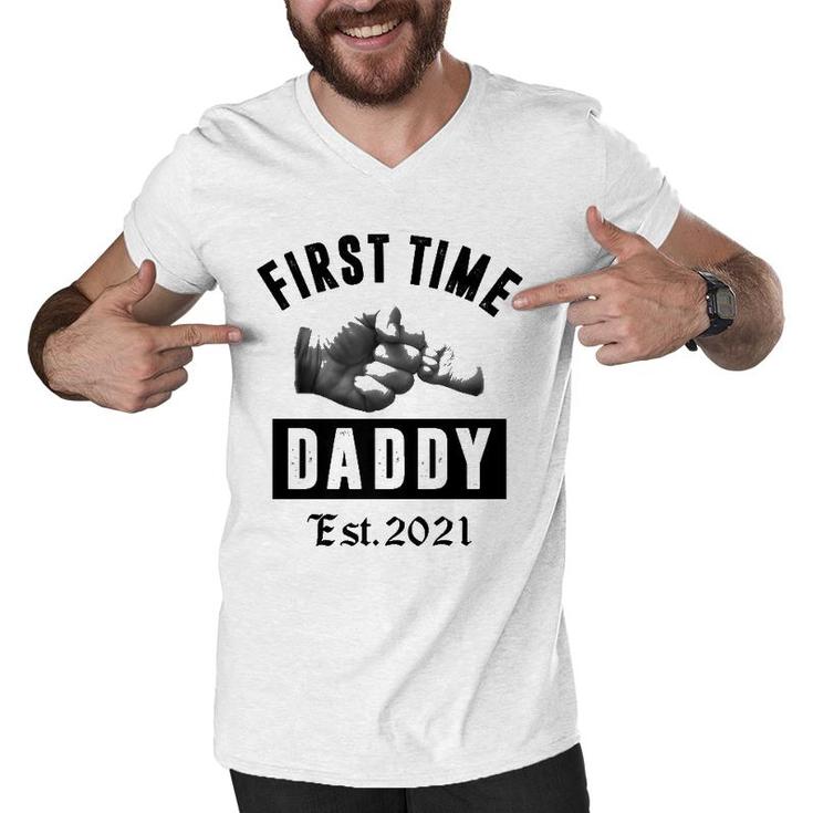 First Time Daddy Est 2021 New Dad Gift On Fathers Day Men V-Neck Tshirt