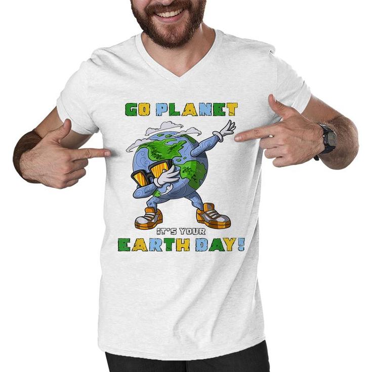 Go Planet Its Your Earth Day Dabbing Gift For Kids  Men V-Neck Tshirt