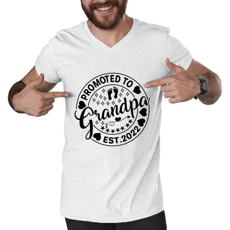 Promoted To Grandpa Est 2022 Circle Black Graphic Fathers Day Men V-Neck Tshirt