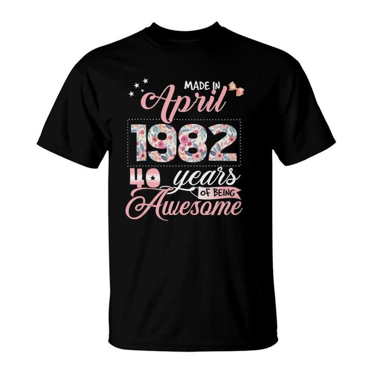 40Th Birthday Floral Gift For Womens Born In April 1982  T-Shirt