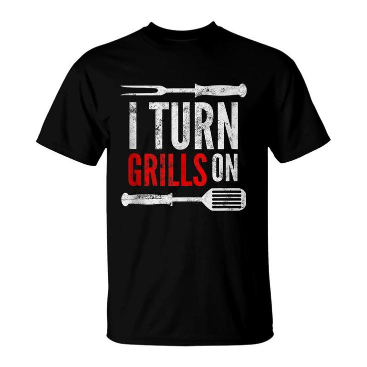 Mens Funny Grilling Barbecue Pun | I Turn Grills On Dad Joke  T-Shirt