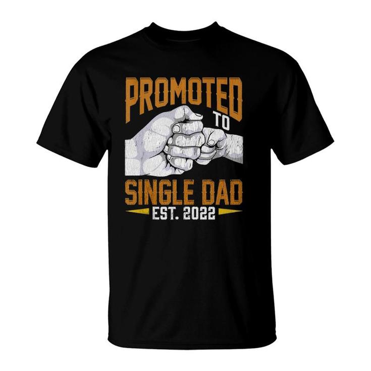 Mens Promoted To Single Dad Est 2022 Fathers Day New Single Dad  T-Shirt