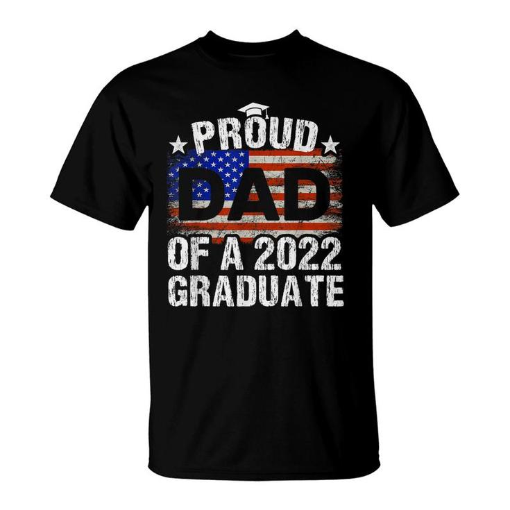 Mens Proud Dad Of A 2022 Graduate Usa Flag Graduation Vintage  T-Shirt