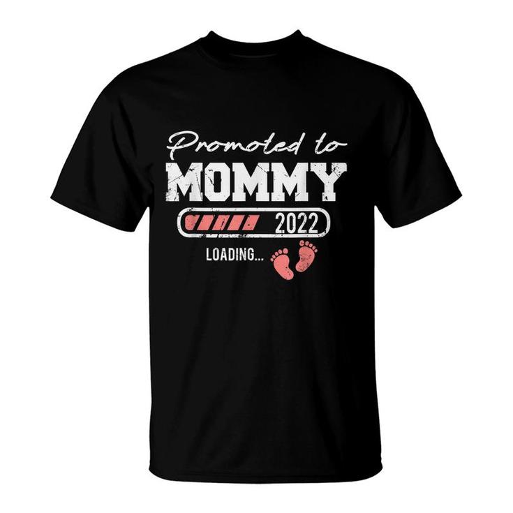Promoted To Mommy 2022 Loading Soon To Be Mom  T-Shirt