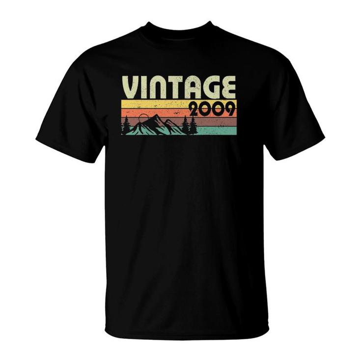 Retro Vintage 2009 Graphics 13Th Birthday Gift 13 Years Old T-Shirt