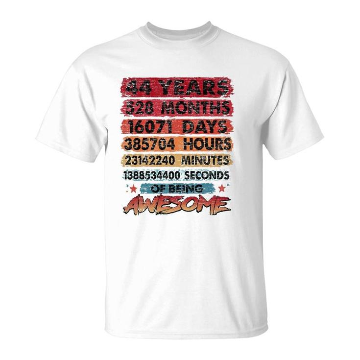 44Th Birthday 44 Years Old Vintage Retro 528 Months Birthday T-Shirt