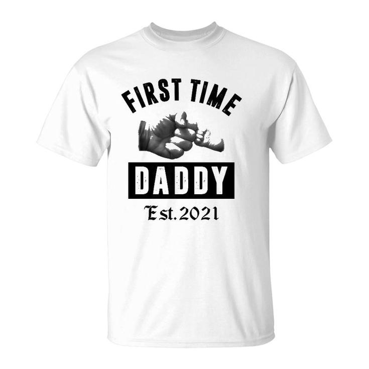 First Time Daddy Est 2021 New Dad Gift On Fathers Day T-Shirt