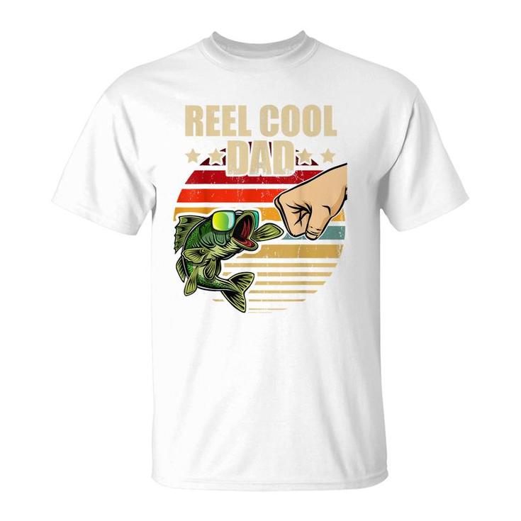 Mens Reel Cool Dad Retro Fishing Fathers Day Gift Fist Bump  T-Shirt