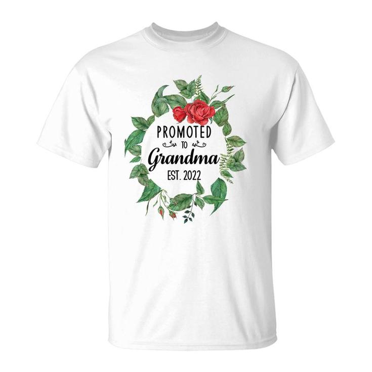 Promoted To Grandma Est 2022 Women Flower First Time Grandma  T-Shirt